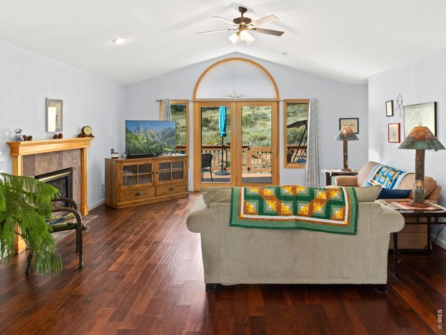 Property Photo 18 Watch Tv or admire the view from the living room!