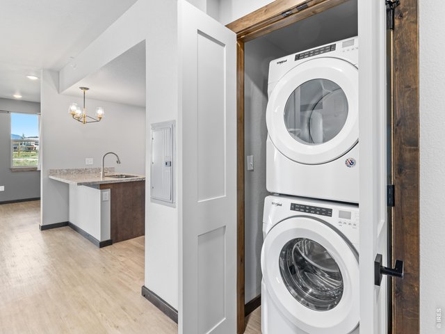 Property Photo 8 Washer/dryer
