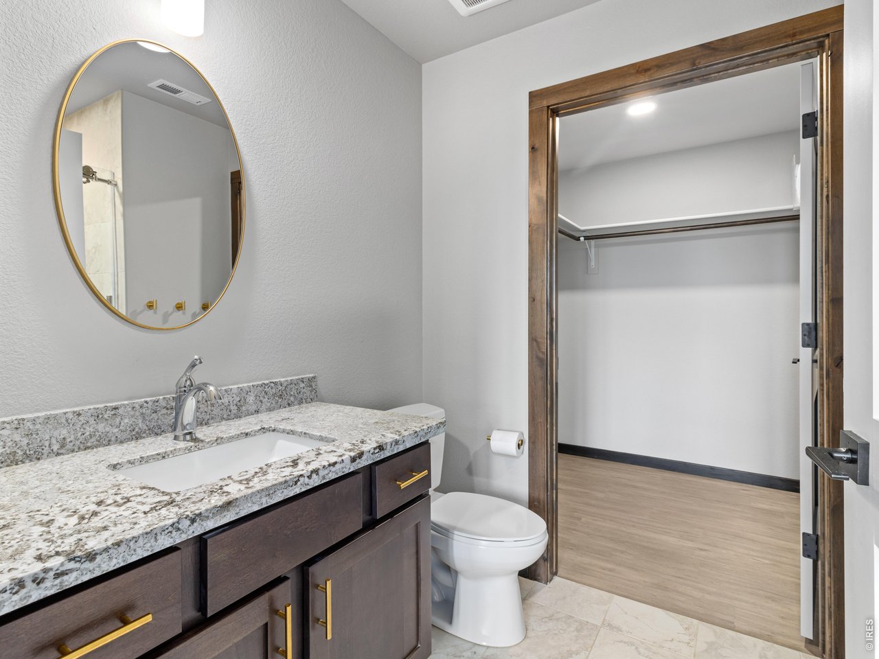 Property Photo 11 Ensuite primary bath and walk in closet