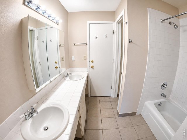Property Photo 9 Jack & Jill Bath - Lower Level