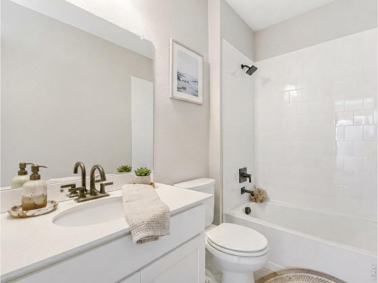 Property Photo 12 Bath 2 -Level 3