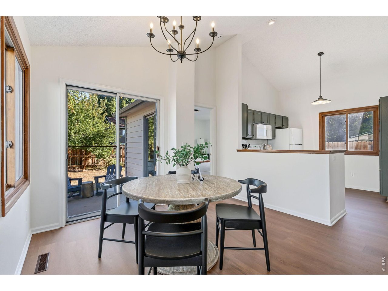 Property Photo 9 Dining area