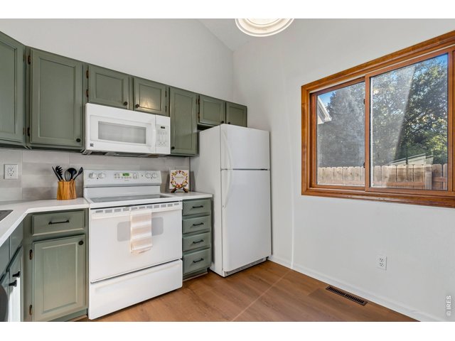 Property Photo 6 Kitchen