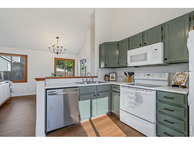 Property Photo 8 Kitchen