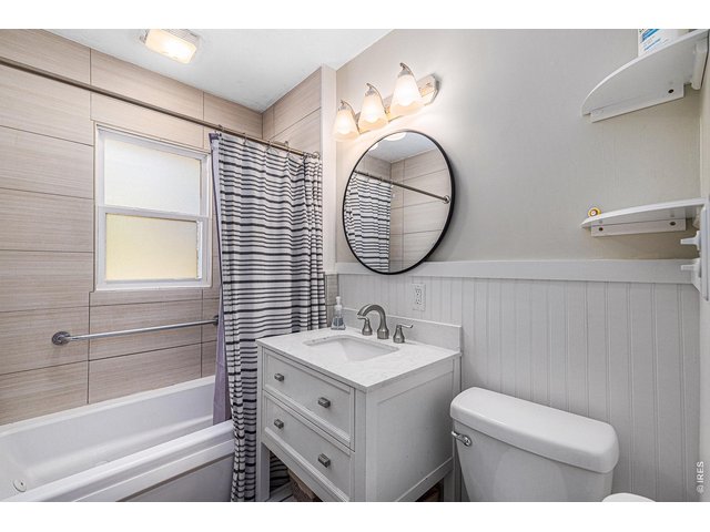 Property Photo 23 Upstairs Full Bath.