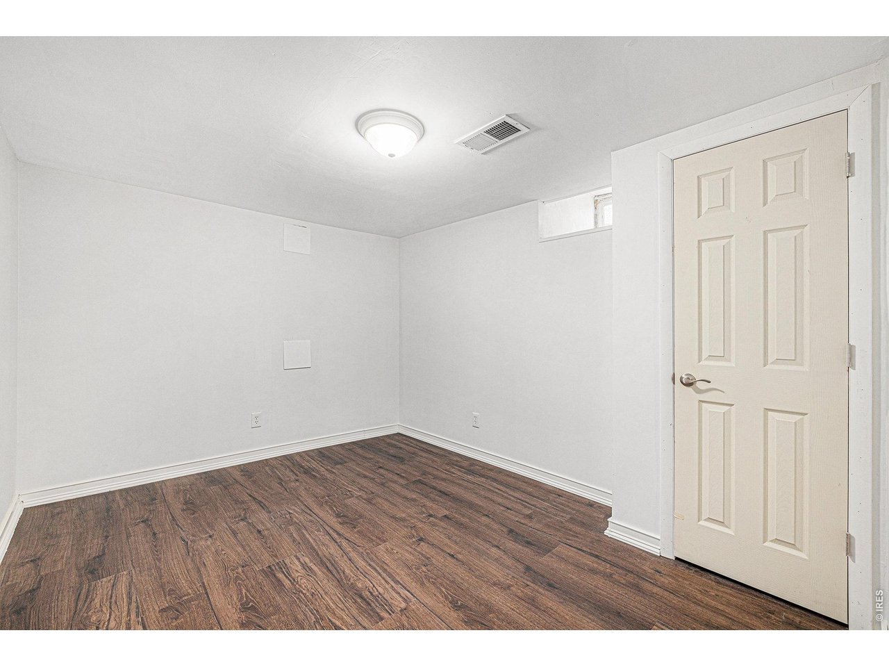 Property Photo 26 Basement non-conforming Bedroom 2