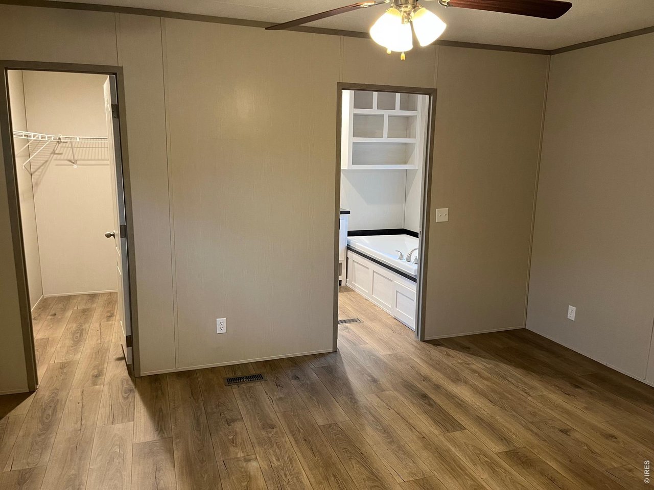 Property Photo 8 Primary Suite