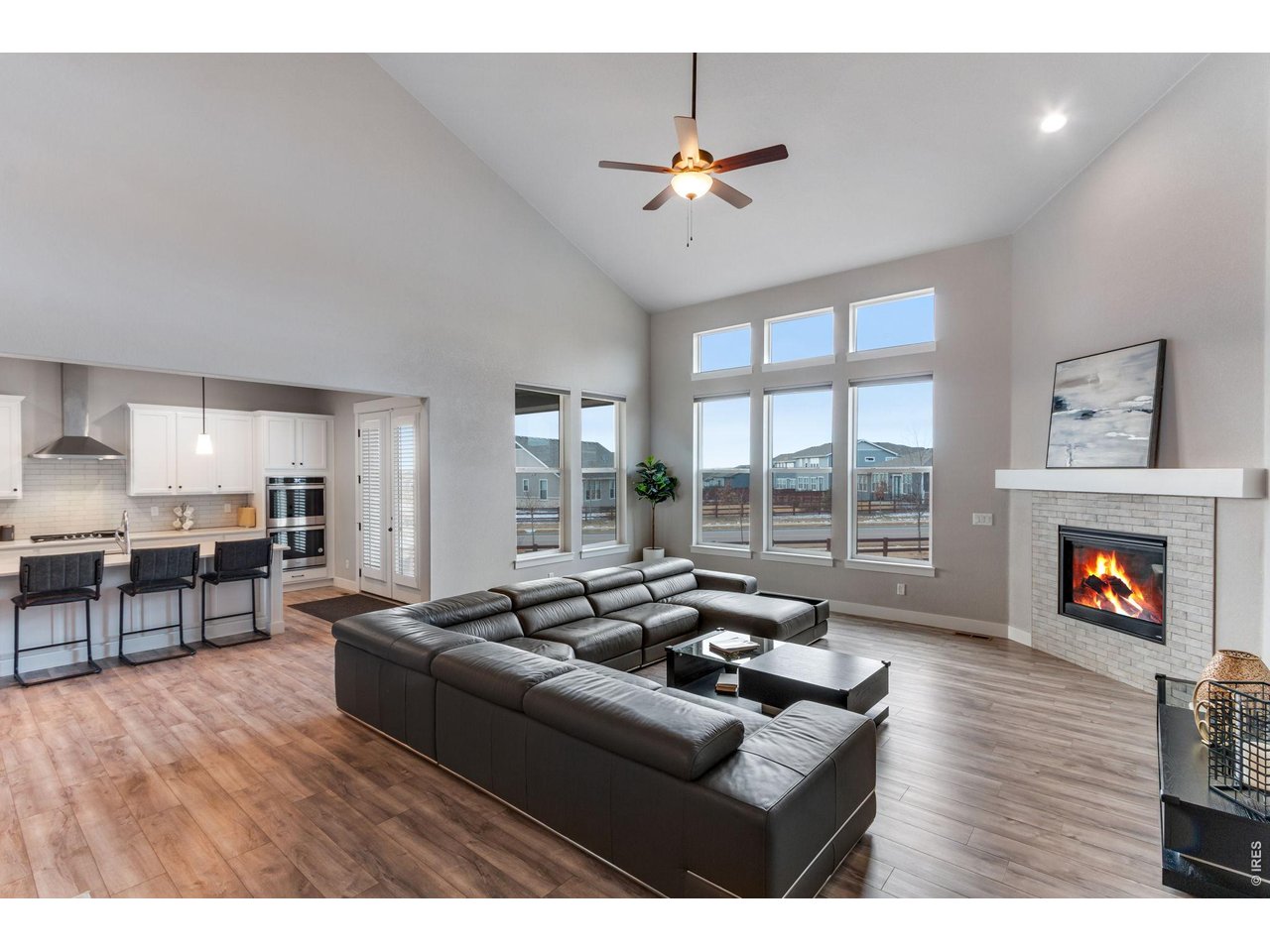 Property Photo 8 Incredible Natural Light!