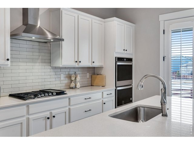 Property Photo 18 Gas Cooktop and Double Ovens