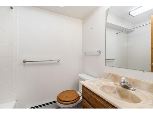 Property Photo 36 Basement en suite full bathroom