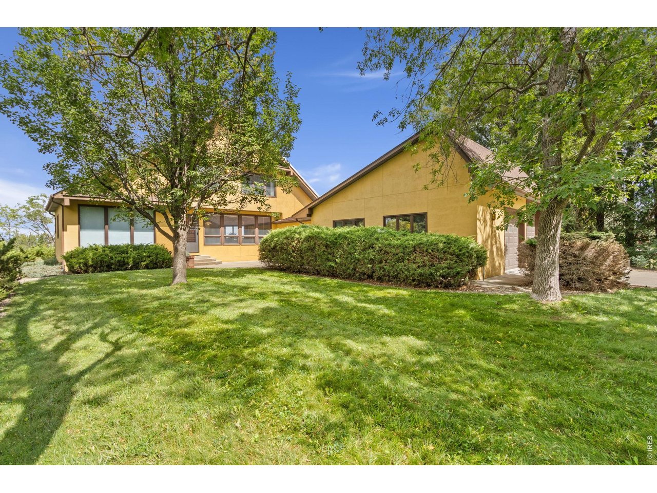 Property Photo 46 Green, lush lawn is fully sprinkled with adjudicated water at no cost to the owner. See docs.