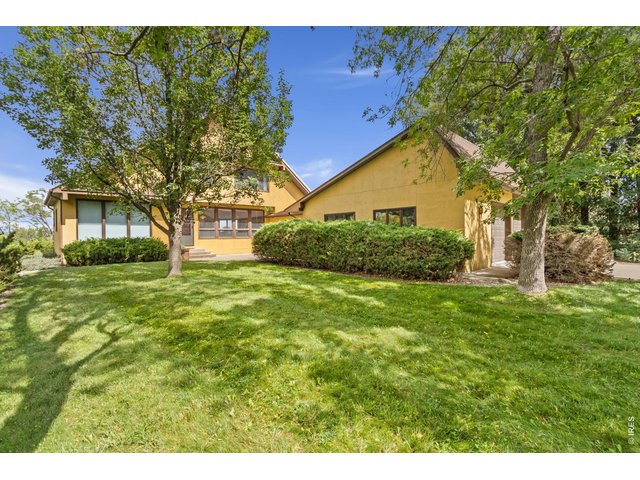 Property Photo 46 Green, lush lawn is fully sprinkled with adjudicated water at no cost to the owner. See docs.