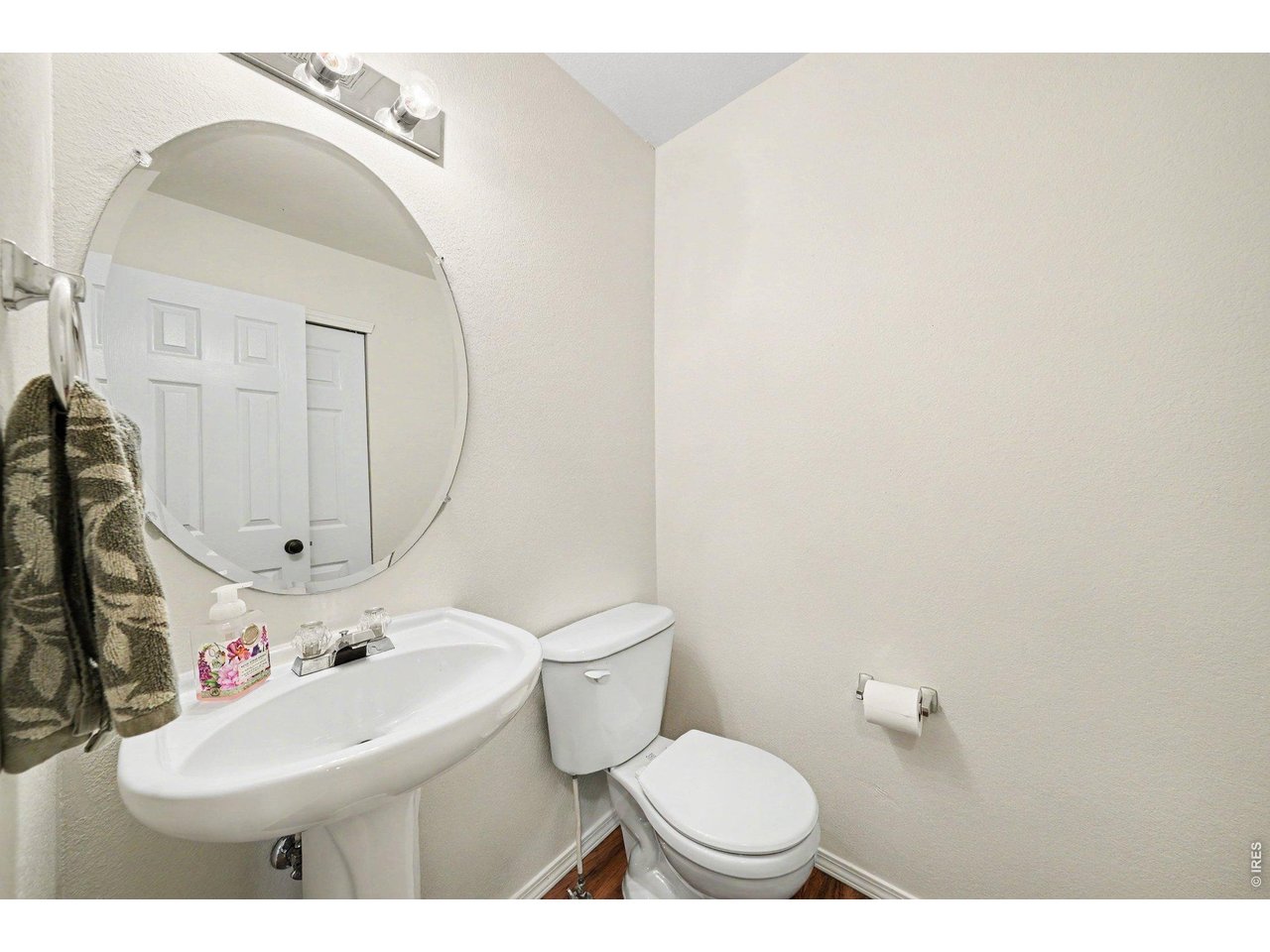 Property Photo 16 1/2 bath on main level