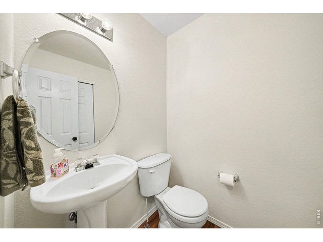 Property Photo 16 1/2 bath on main level