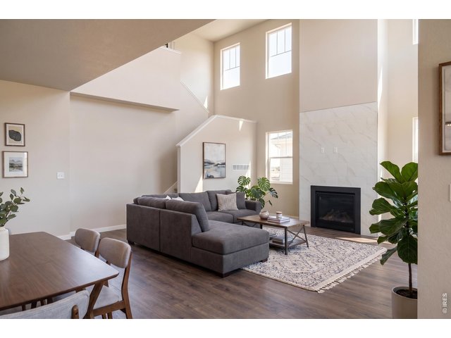 Property Photo 3 Amazing light and windows! Soaring Ceilings!