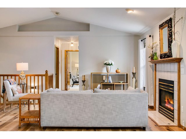 Property Photo 9 New luxury vinal plank flooring & New interior paint