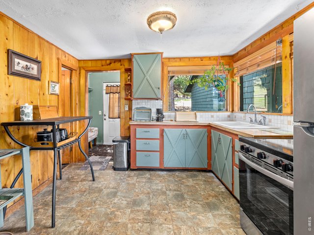 Property Photo 17 Country kitchen