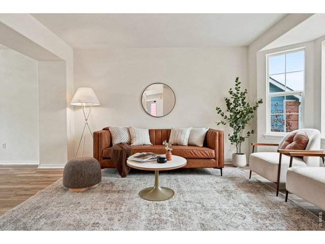 Property Photo 4 Living Room