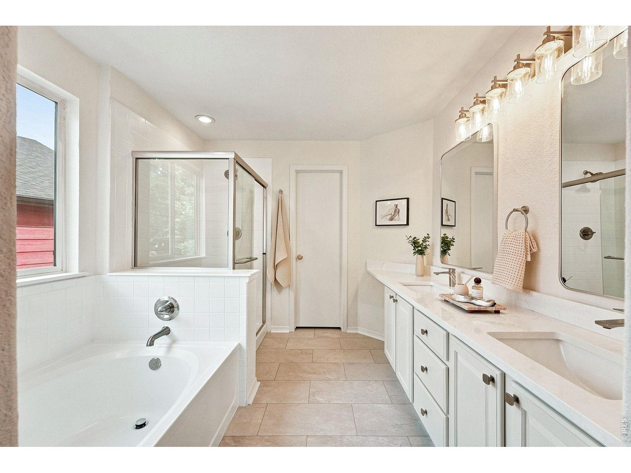 Property Photo 22 Primary Bath