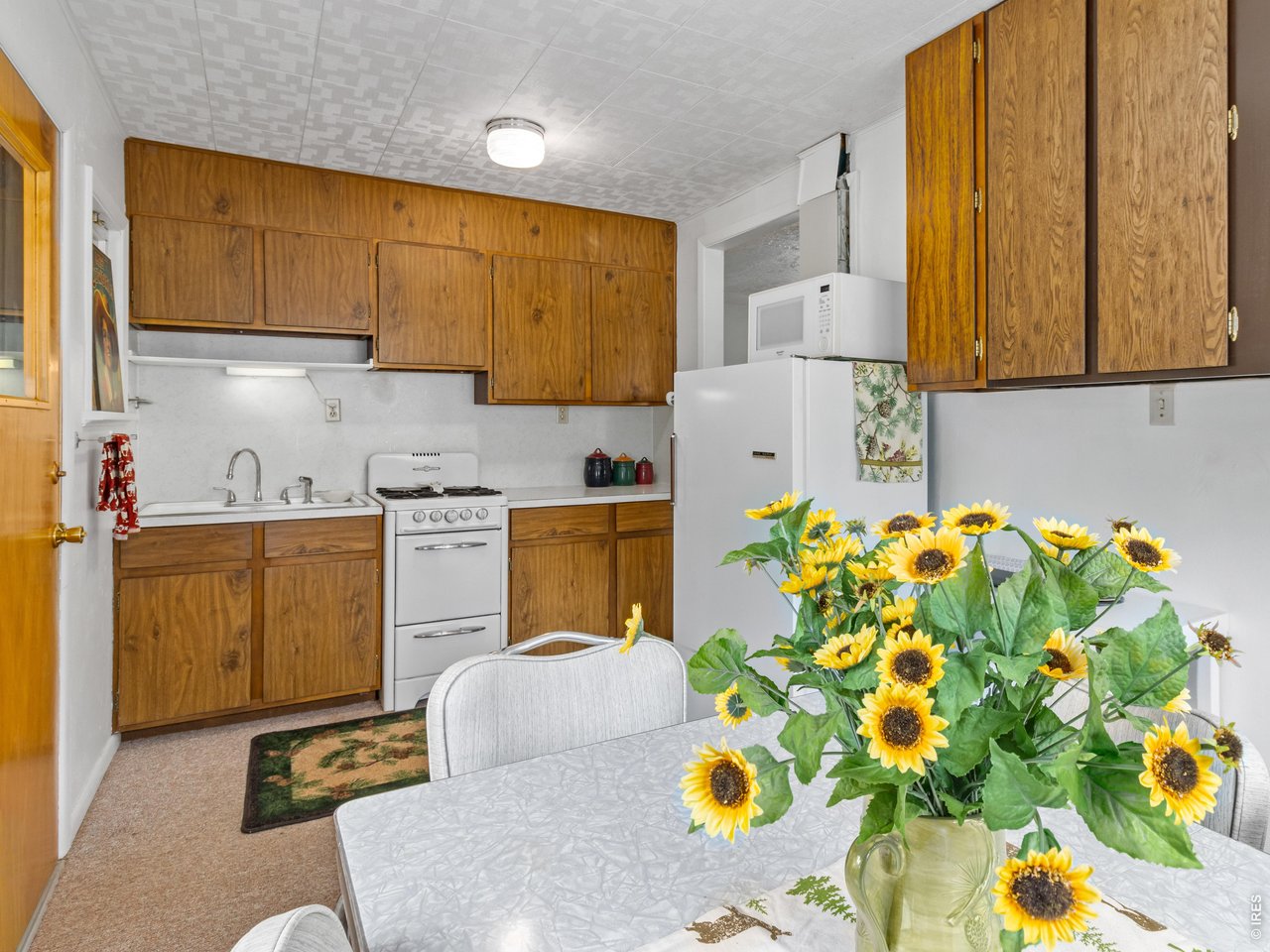 Property Photo 8 Kitchen