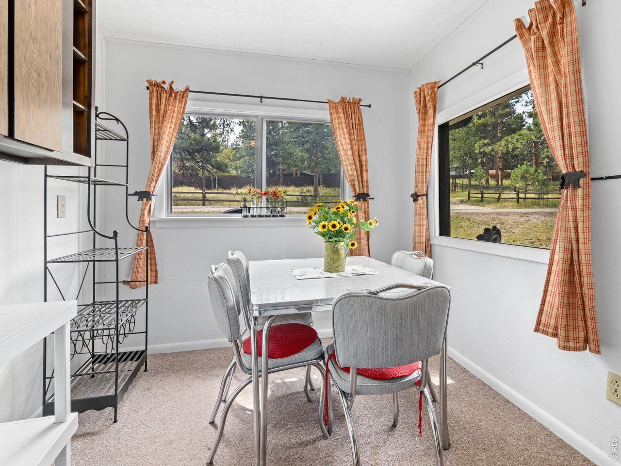 Property Photo 9 Dining area
