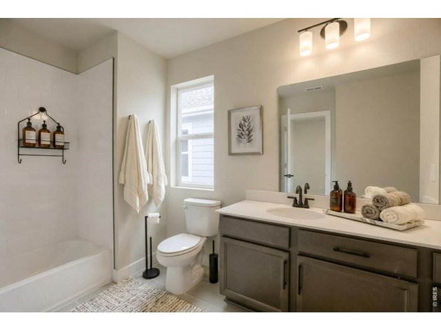 Property Photo 22 Upper level full bathroom