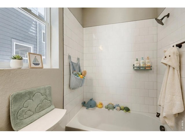 Property Photo 13 Main level full bathroom