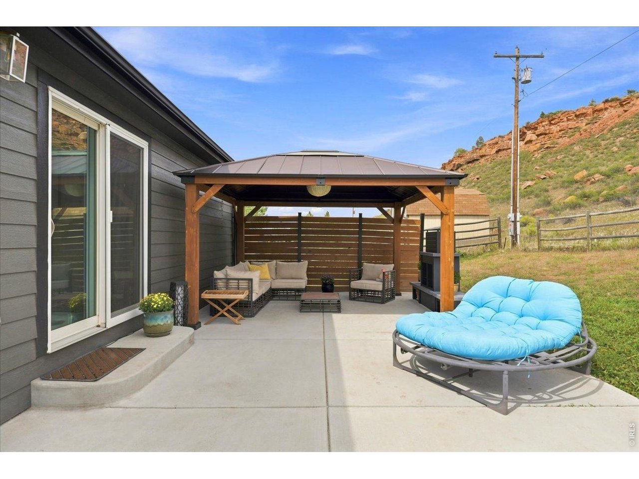 Property Photo 34 Beautiful sturdy pergola