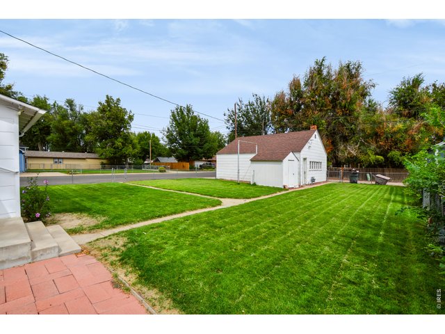 Property Photo 24 Huge fenced backyard!