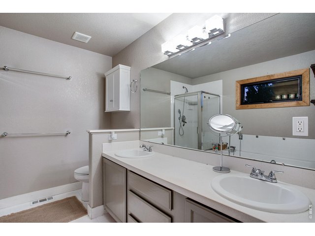 Property Photo 25 5-piece primary bedroom bath