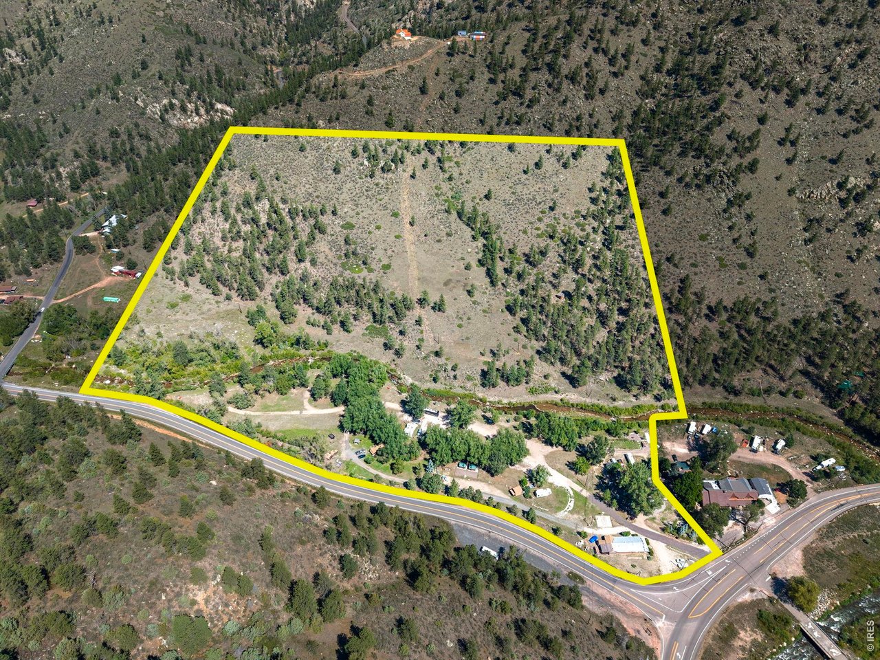 Property Photo 4 Approximate property boundaries shown for reference only.