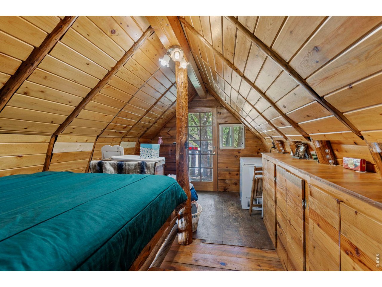 Property Photo 17 Large Cabin bathroom