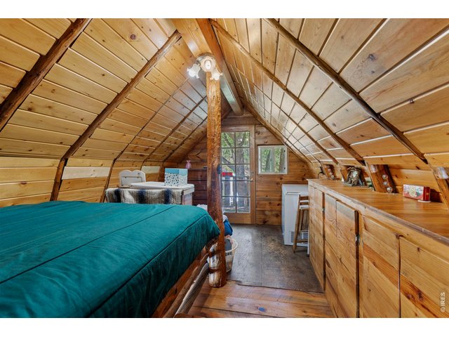 Property Photo 17 Large Cabin bathroom