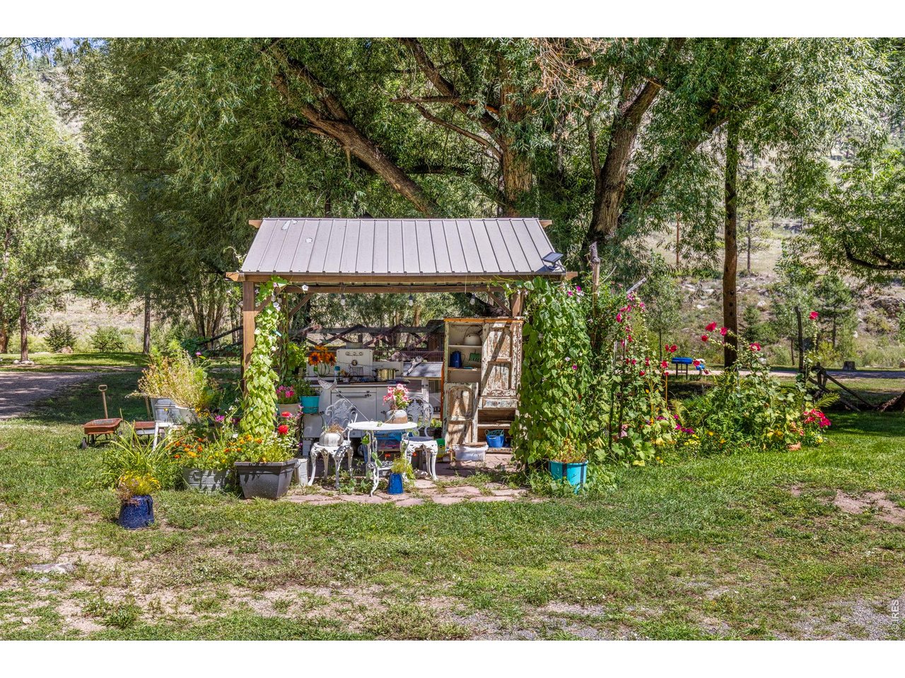 Property Photo 21 Quaint garden space near the Large Cabin