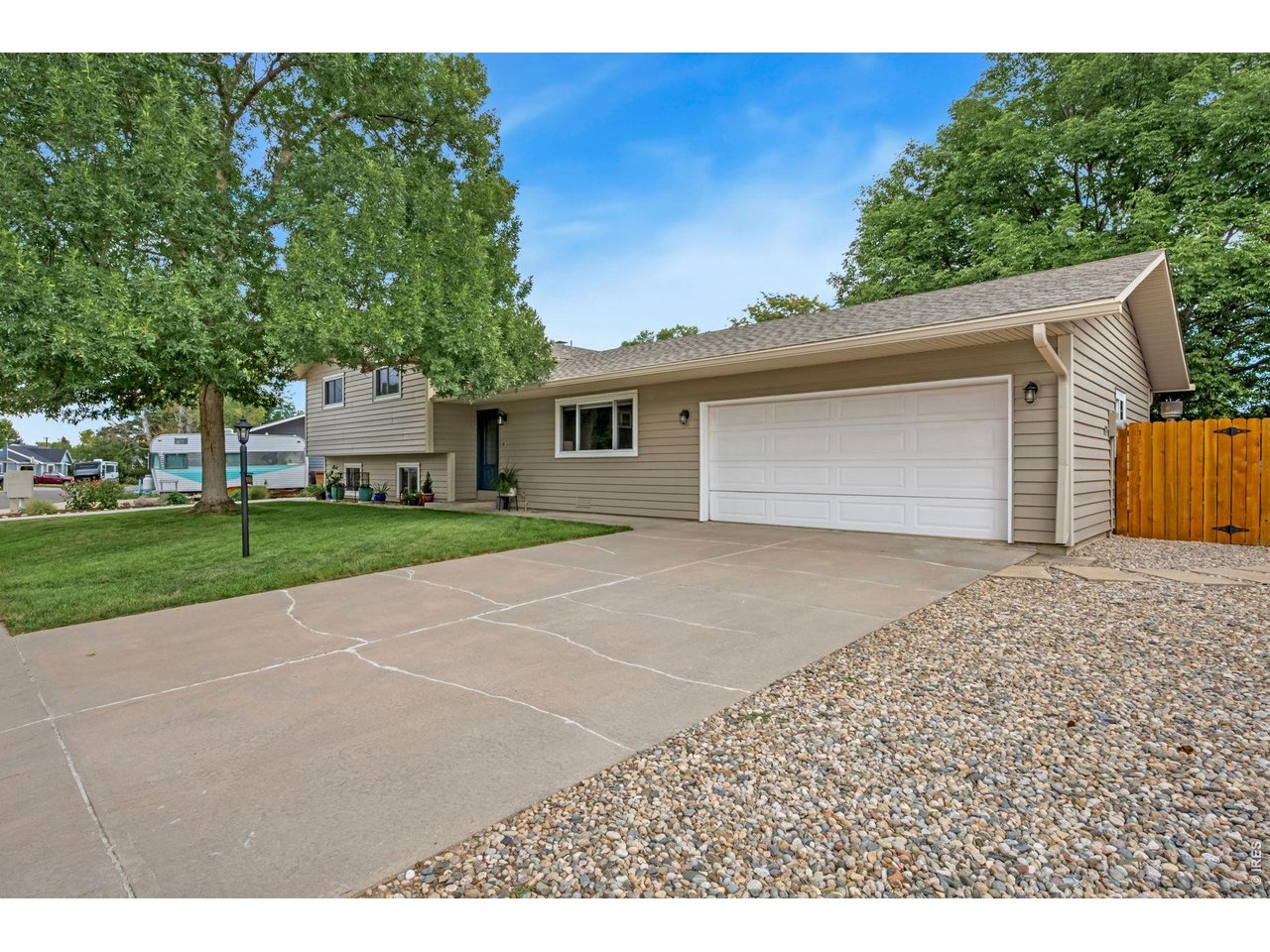 Property Photo 6 Oversized 2 car garage