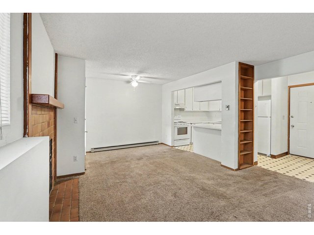 Property Photo 4 Spacious living area & open floorplan