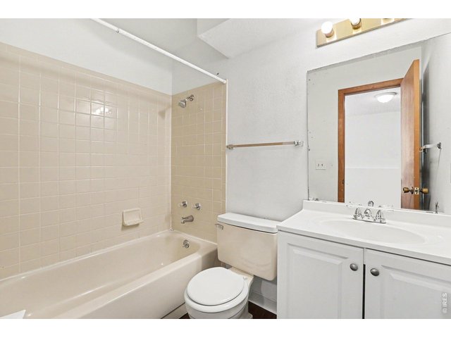 Property Photo 12 Ensuite bathroom