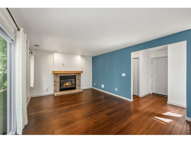 Property Photo 14 Gas fireplace