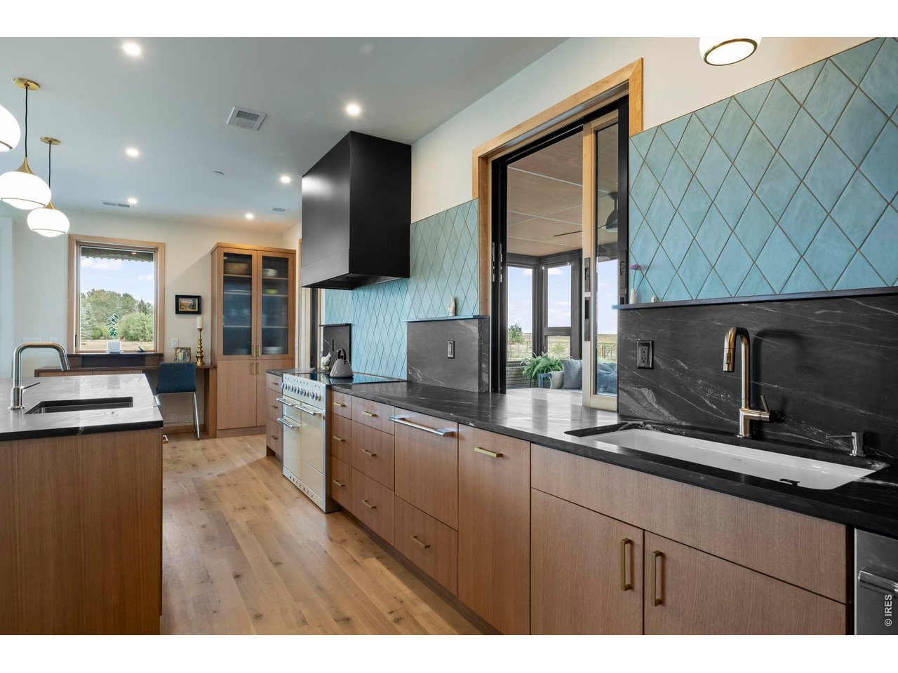 Property Photo 14 Spacious Chef's kitchen