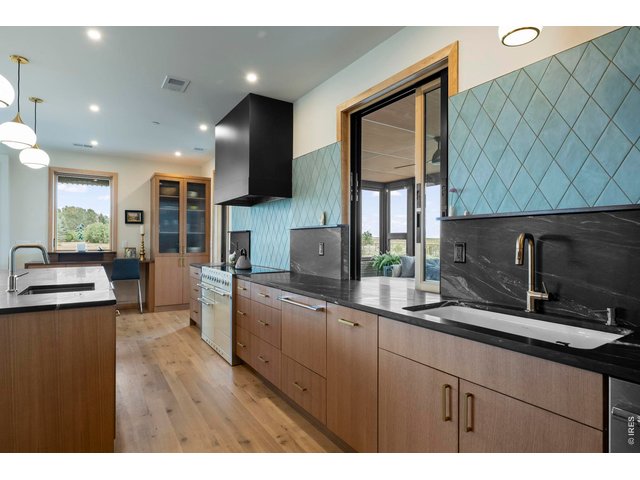 Property Photo 14 Spacious Chef's kitchen