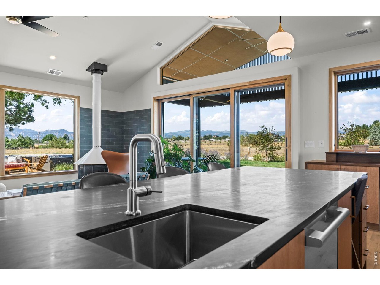 Property Photo 9 Imagine doing your meal prep here.