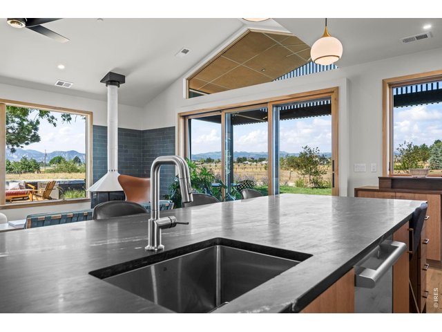 Property Photo 9 Imagine doing your meal prep here.