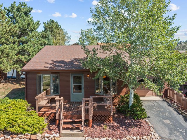 Property Photo 2 Enjoy the best of Estes Park from this inviting 2-bedroom, 2-full-bath corner-unit townhome/common wall is the garage