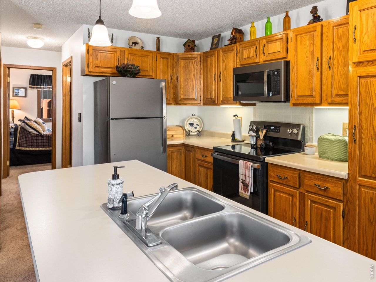 Property Photo 16 Well appointed kitchen with island