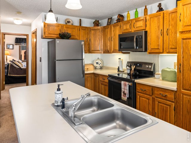 Property Photo 16 Well appointed kitchen with island