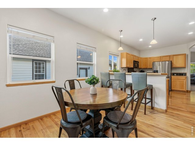 Property Photo 10 Eat-in kitchen.