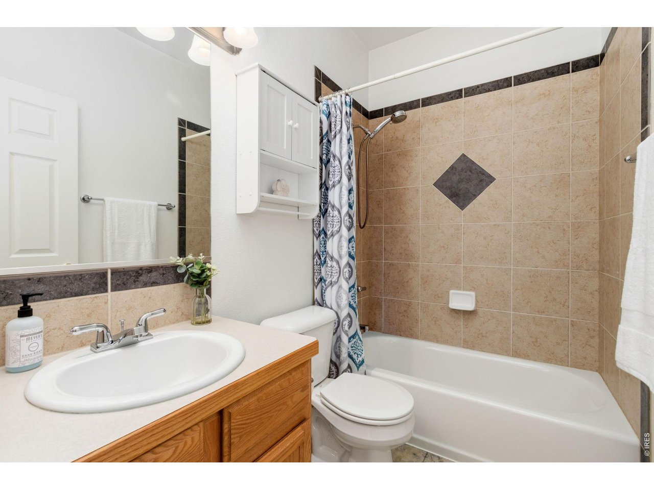 Property Photo 17 Full bathroom off hallway to bedrooms.