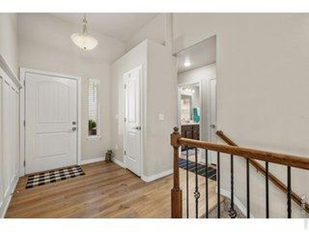 Property Photo 4 Designer feature in entry