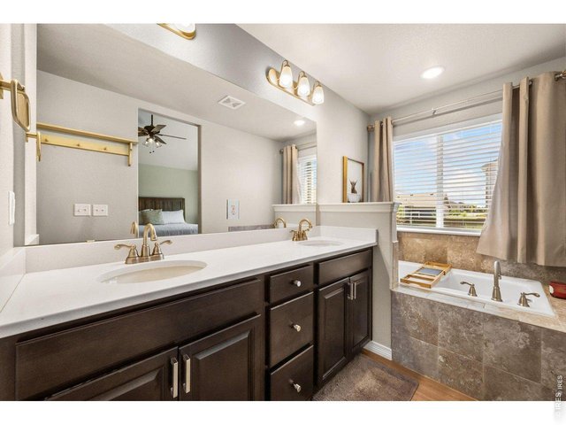 Property Photo 23 Primary bathroom with sunken tub