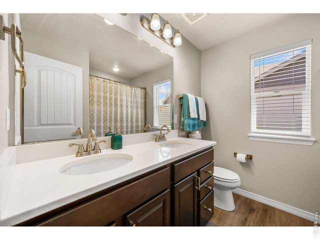 Property Photo 25 Large 2nd bathroom on main level